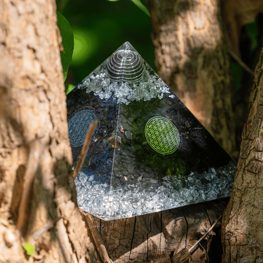 Pyramide Précieuse de Shungite - bouclier protecteur, régénération