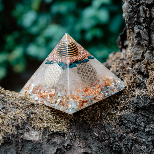 Pyramide d'orgonite – clarté, concentration